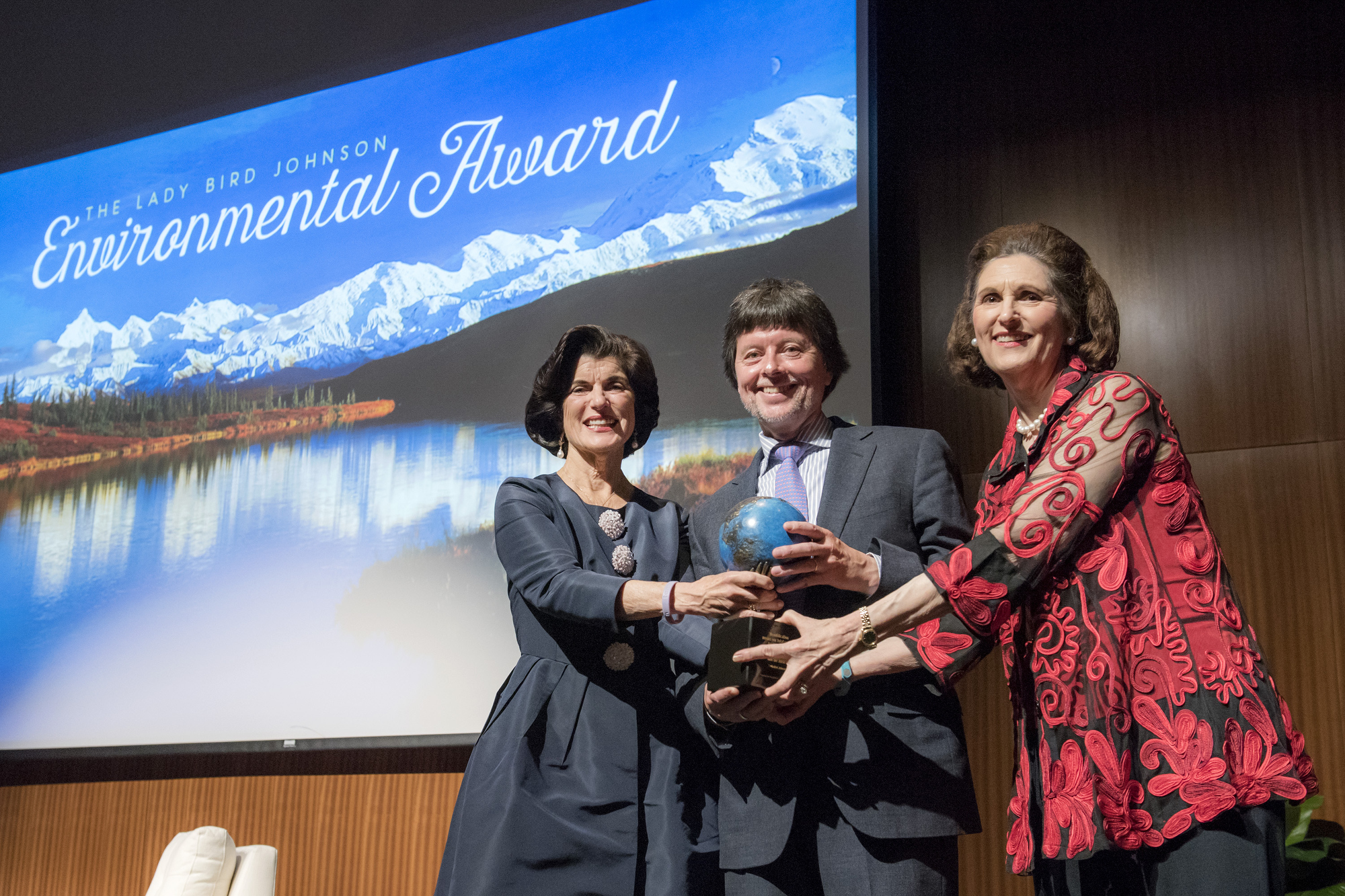 (L-R) Luci Baines Johnson, Lynda Johnson Robb, and filmmaker Ken Burns. LBJ Library photo by Jay Godwin #DIG14063-187.