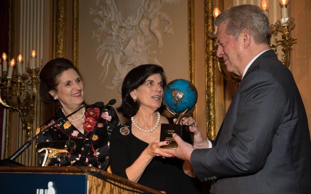 LBJ and Lady Bird's daughters, Lynda Johnson Robb and Luci Baines Johnson, present Al Gore with the 2018 Lady Bird Johnson Environmental Award.